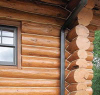 Герметики для дерева препятствуют порче древесины, проникновению в дом воздуха и воды, защищают его от появления микроорганизмов и плесени на поверхности стен