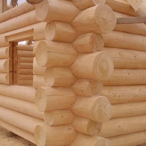 Текстура древесины подвержена появлению трещинок, не стоит стараться заделать каждую