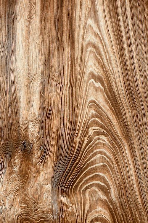 Как выглядит брашированная древесина