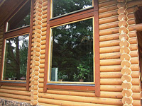 Выведение излишков влаги из деревянного дома — одна из основных задач герметика