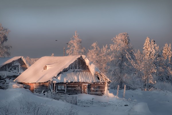 Дом, занесенный снегом